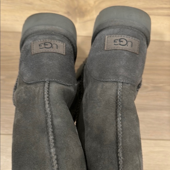 UGG Gray Classic Grey Short Shearling Lined Boots size 7 - Picture 3 of 6